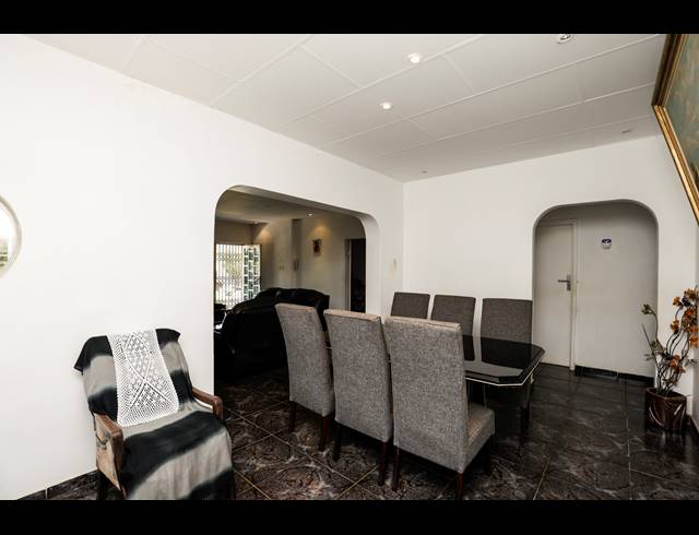 7 BEDROOM HOUSE FOR SALE IN AVOCA